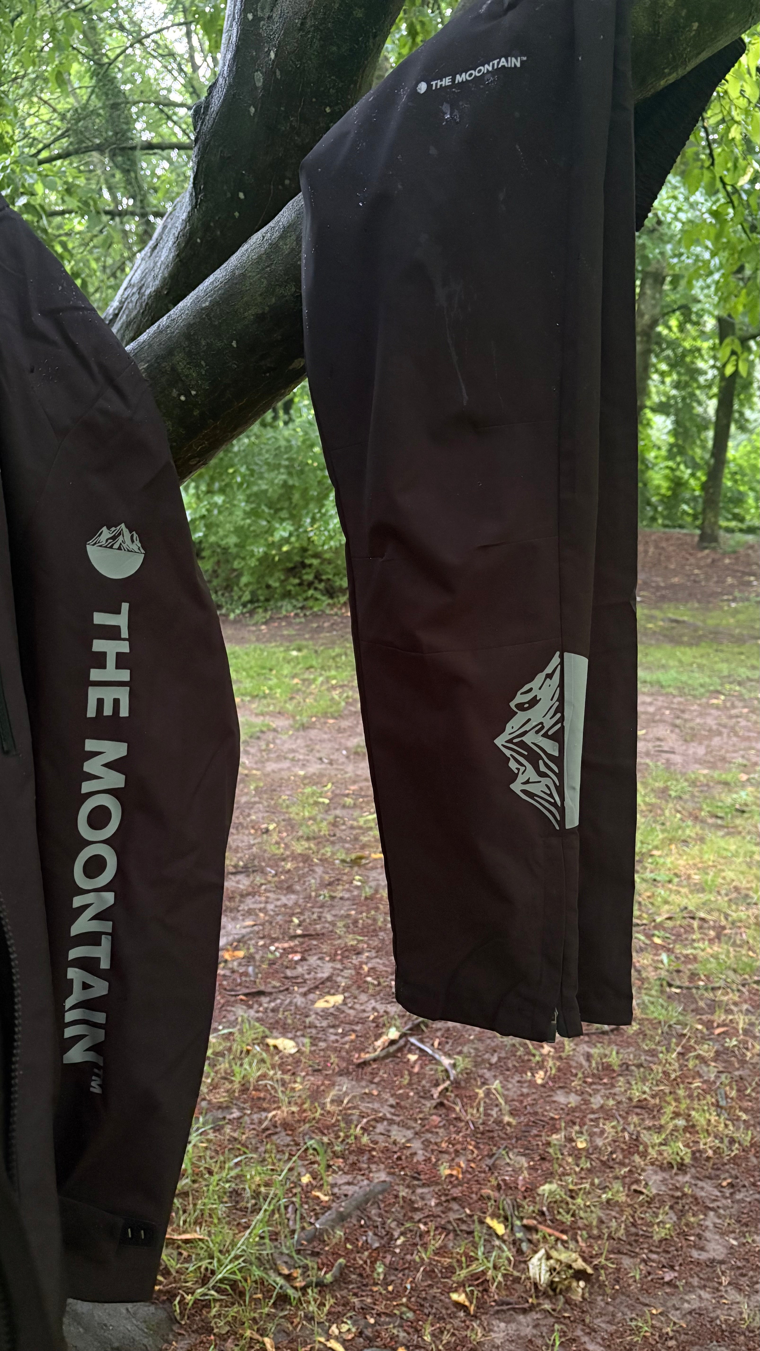Ensemble nocta windbreaker & moontech pant