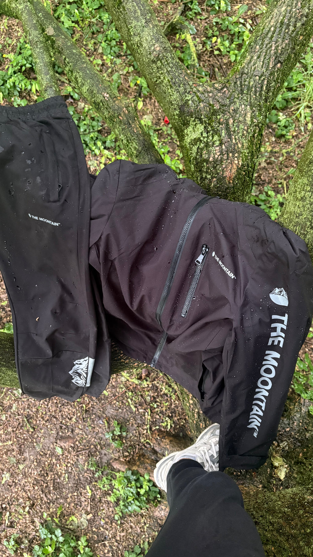 Ensemble nocta windbreaker & moontech pant