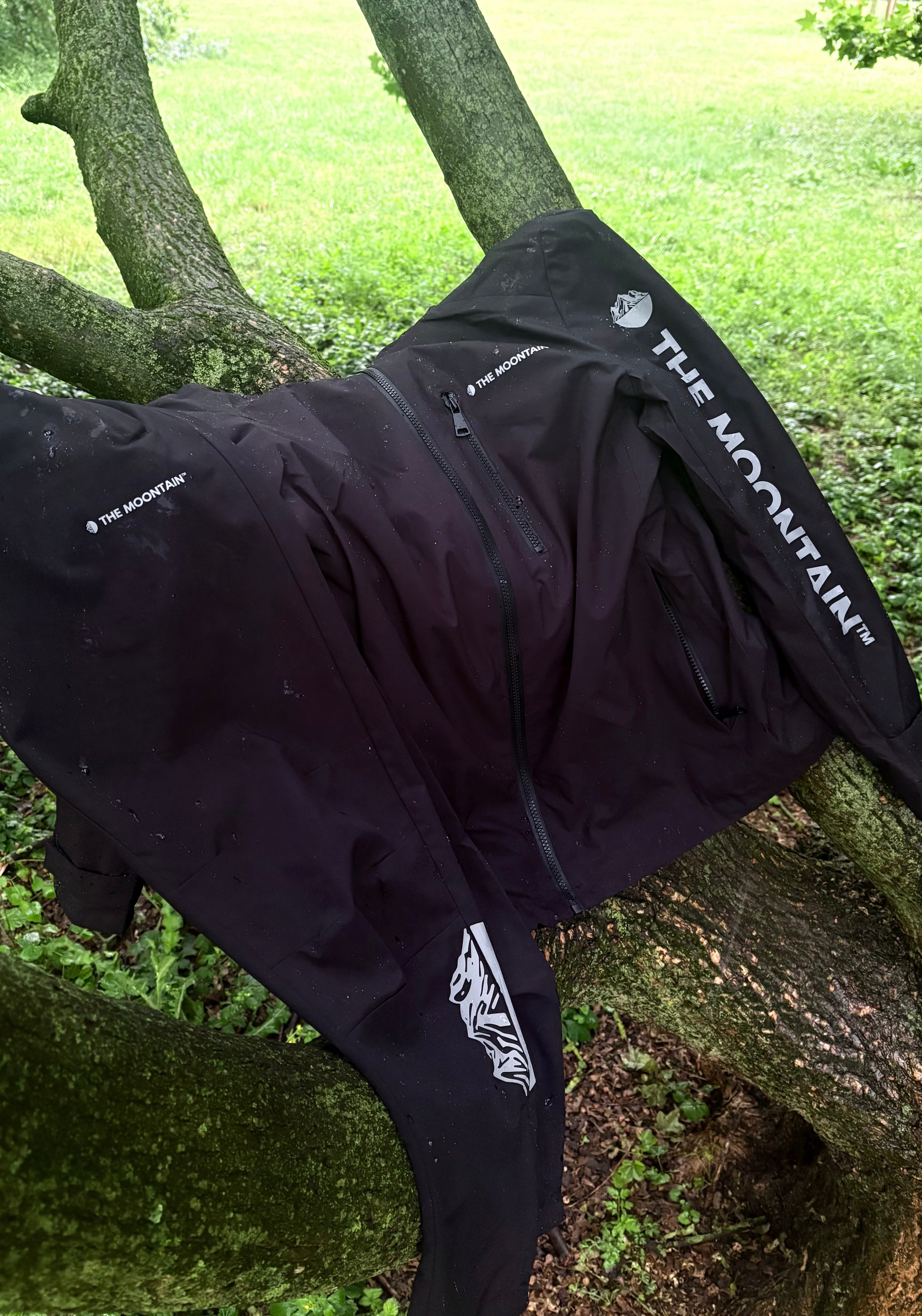 Ensemble nocta windbreaker & moontech pant